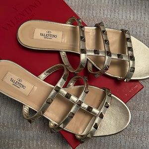 Valentino Garavani unworn size 37 color skin